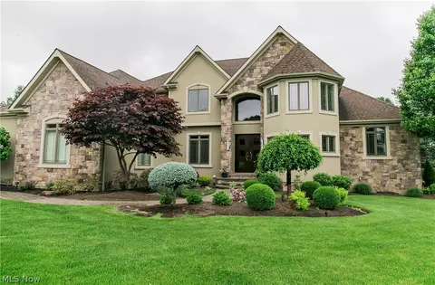 2404 Pine Valley Dr, Willoughby Hills, OH 44094 photo 1