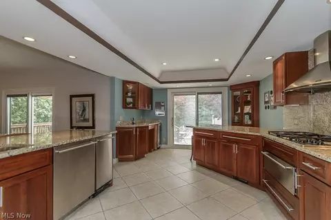 7255 Sandtree Ln, Mentor, OH 44060 photo 2