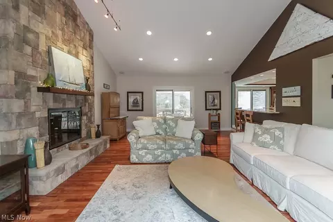 7255 Sandtree Ln, Mentor, OH 44060 photo 3