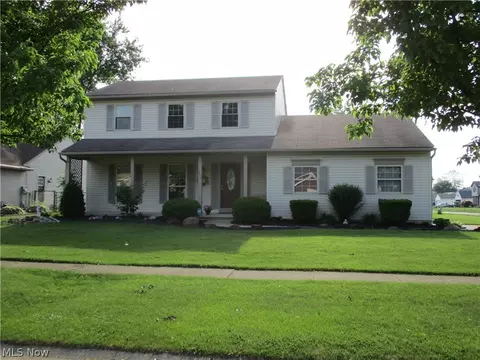 327 Bayberry Dr, Elyria, OH 44035 photo 2