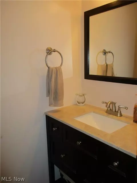 327 Bayberry Dr, Elyria, OH 44035 photo 15