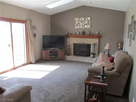 327 Bayberry Dr, Elyria, OH 44035 photo 5