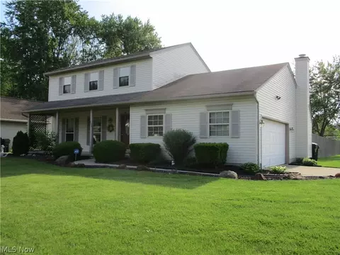 327 Bayberry Dr, Elyria, OH 44035 photo 1