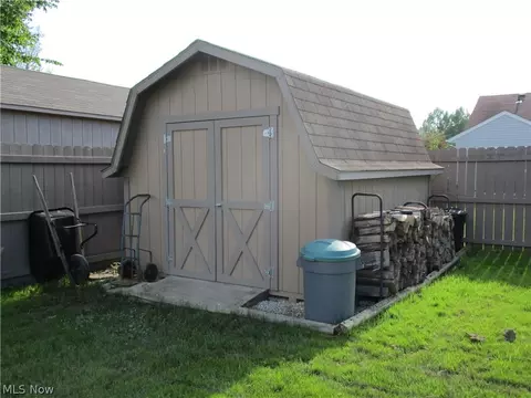 327 Bayberry Dr, Elyria, OH 44035 photo 25