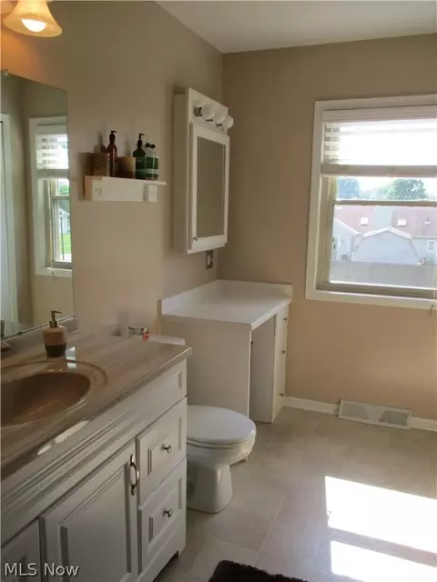 327 Bayberry Dr, Elyria, OH 44035 photo 19