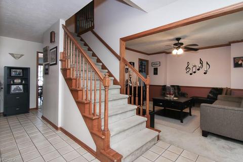 118 Vanderbilt Ct, Elyria, OH 44035 photo 4