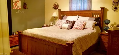 208 E 10th St, Williamstown, WV 26187 photo 11