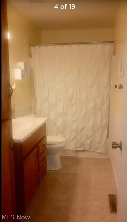 208 E 10th St, Williamstown, WV 26187 photo 9