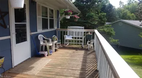 208 E 10th St, Williamstown, WV 26187 photo 2
