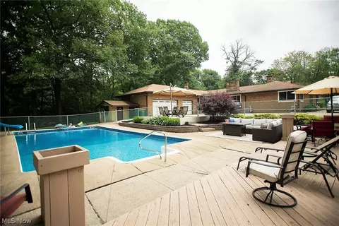 165 Skyview Dr, Seven Hills, OH 44131 photo 6