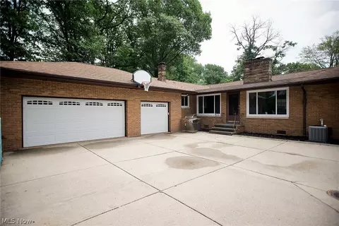 165 Skyview Dr, Seven Hills, OH 44131 photo 5