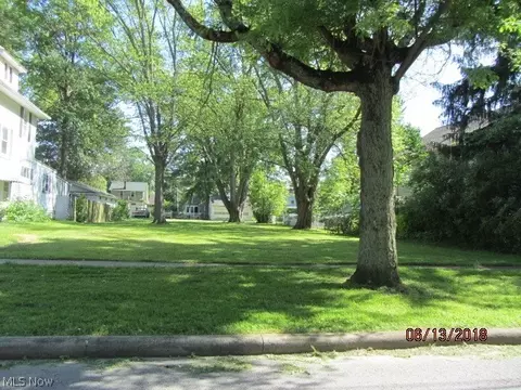 334 8th St, Elyria, OH 44035 photo 2
