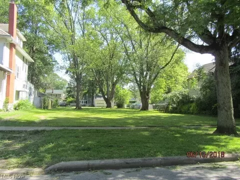 334 8th St, Elyria, OH 44035 photo 1
