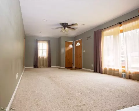 42270 Adelbert St, Elyria, OH 44035 photo 5