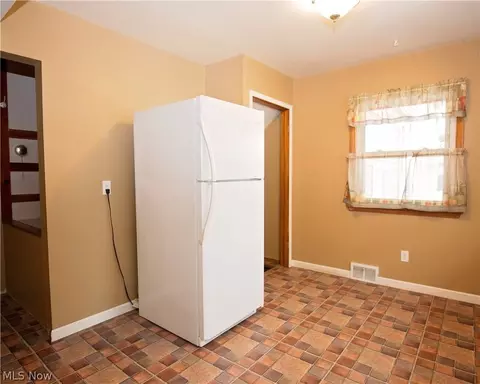 42270 Adelbert St, Elyria, OH 44035 photo 8