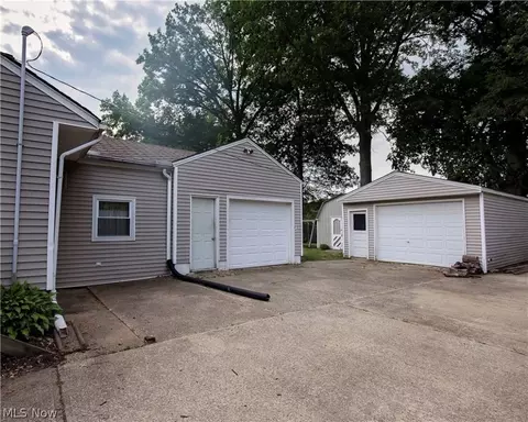 42270 Adelbert St, Elyria, OH 44035 photo 32
