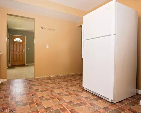 42270 Adelbert St, Elyria, OH 44035 photo 7