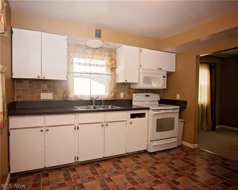 42270 Adelbert St, Elyria, OH 44035 photo 9