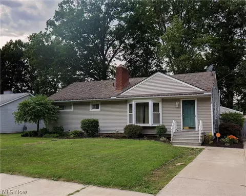 42270 Adelbert St, Elyria, OH 44035 photo 2