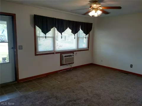 807 Concord Ave, Elyria, OH 44035 photo 3