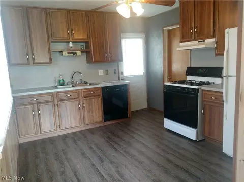 807 Concord Ave, Elyria, OH 44035 photo 4