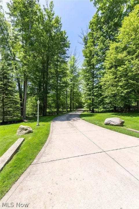 11655 Gate Post Ln, Munson, OH 44024 photo 2