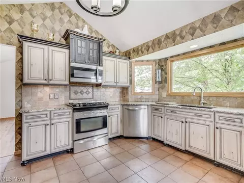 2826 Forestview St NE, Canton, OH 44721 photo 17