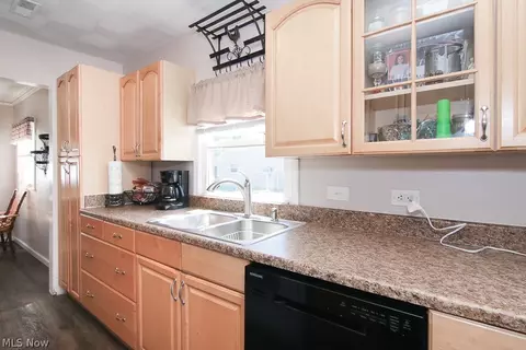577 Hilliard Rd, Elyria, OH 44035 photo 12