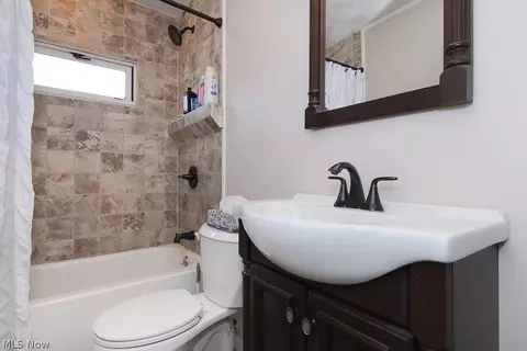 577 Hilliard Rd, Elyria, OH 44035 photo 7