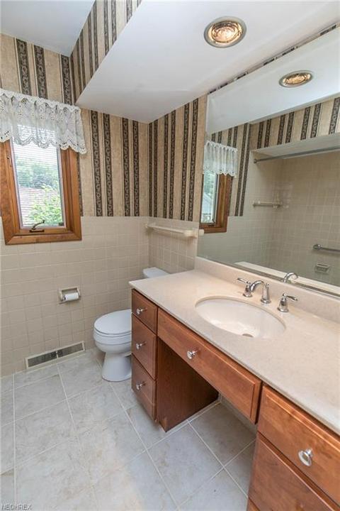 8253 Montello Rd, Independence, OH 44131 photo 17