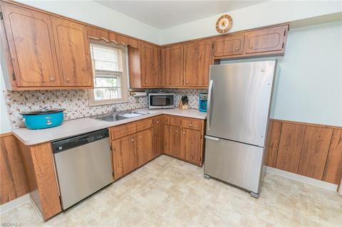 6311 Charles Ave, Parma, OH 44129 photo 8
