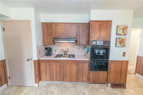 6311 Charles Ave, Parma, OH 44129 photo 9