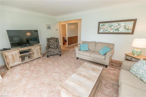 6311 Charles Ave, Parma, OH 44129 photo 3