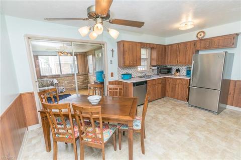 6311 Charles Ave, Parma, OH 44129 photo 5