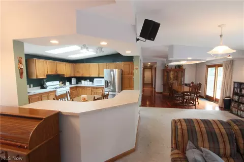 397 Hickory Run, Lagrange, OH 44050 photo 2