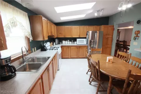 397 Hickory Run, Lagrange, OH 44050 photo 6