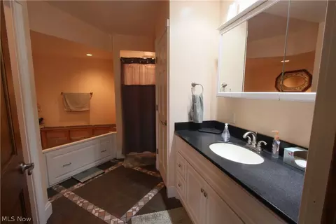397 Hickory Run, Lagrange, OH 44050 photo 9