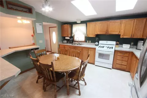397 Hickory Run, Lagrange, OH 44050 photo 3