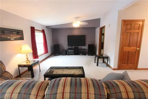 397 Hickory Run, Lagrange, OH 44050 photo 4