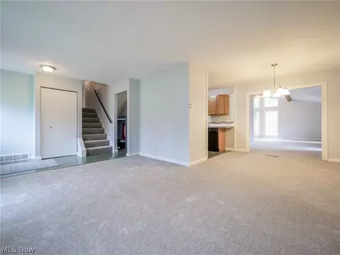 915 Howard St, Elyria, OH 44035 photo 6