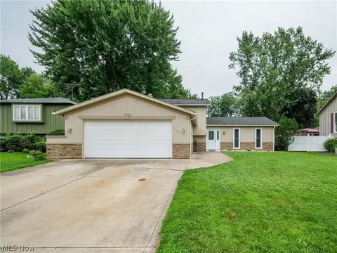 915 Howard St, Elyria, OH 44035 photo 1