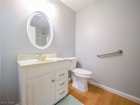 915 Howard St, Elyria, OH 44035 photo 9