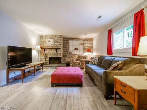 915 Howard St, Elyria, OH 44035 photo 18
