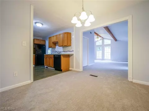 915 Howard St, Elyria, OH 44035 photo 8