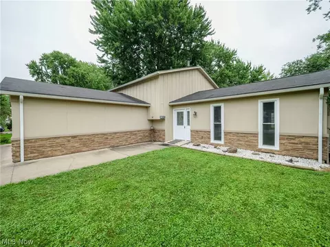 915 Howard St, Elyria, OH 44035 photo 3