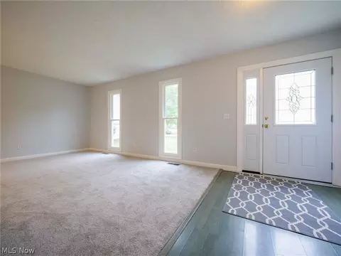915 Howard St, Elyria, OH 44035 photo 4