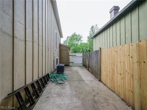 915 Howard St, Elyria, OH 44035 photo 27
