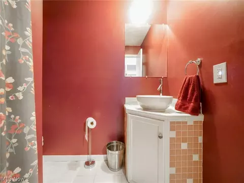 915 Howard St, Elyria, OH 44035 photo 22
