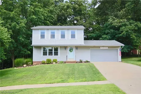 9406 Munich Dr, Parma, OH 44130 photo 1