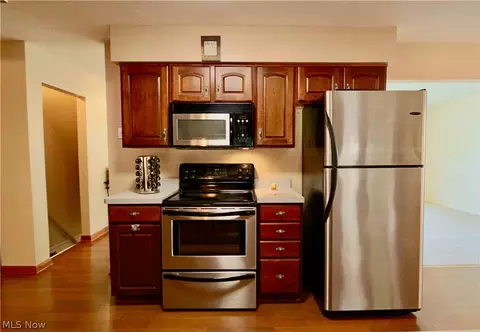 9406 Munich Dr, Parma, OH 44130 photo 6